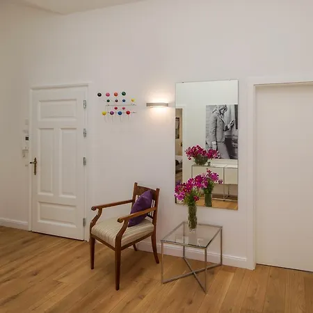 Megan Living Apartment *